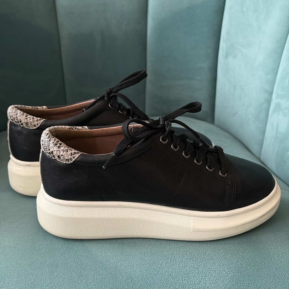 Linea Paolo platform sneakers size 9M